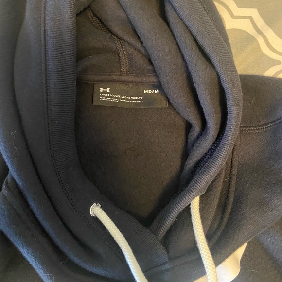 Black under armour hoodie. Size medium. Only worn a couple of times. - Picture 3 of 3